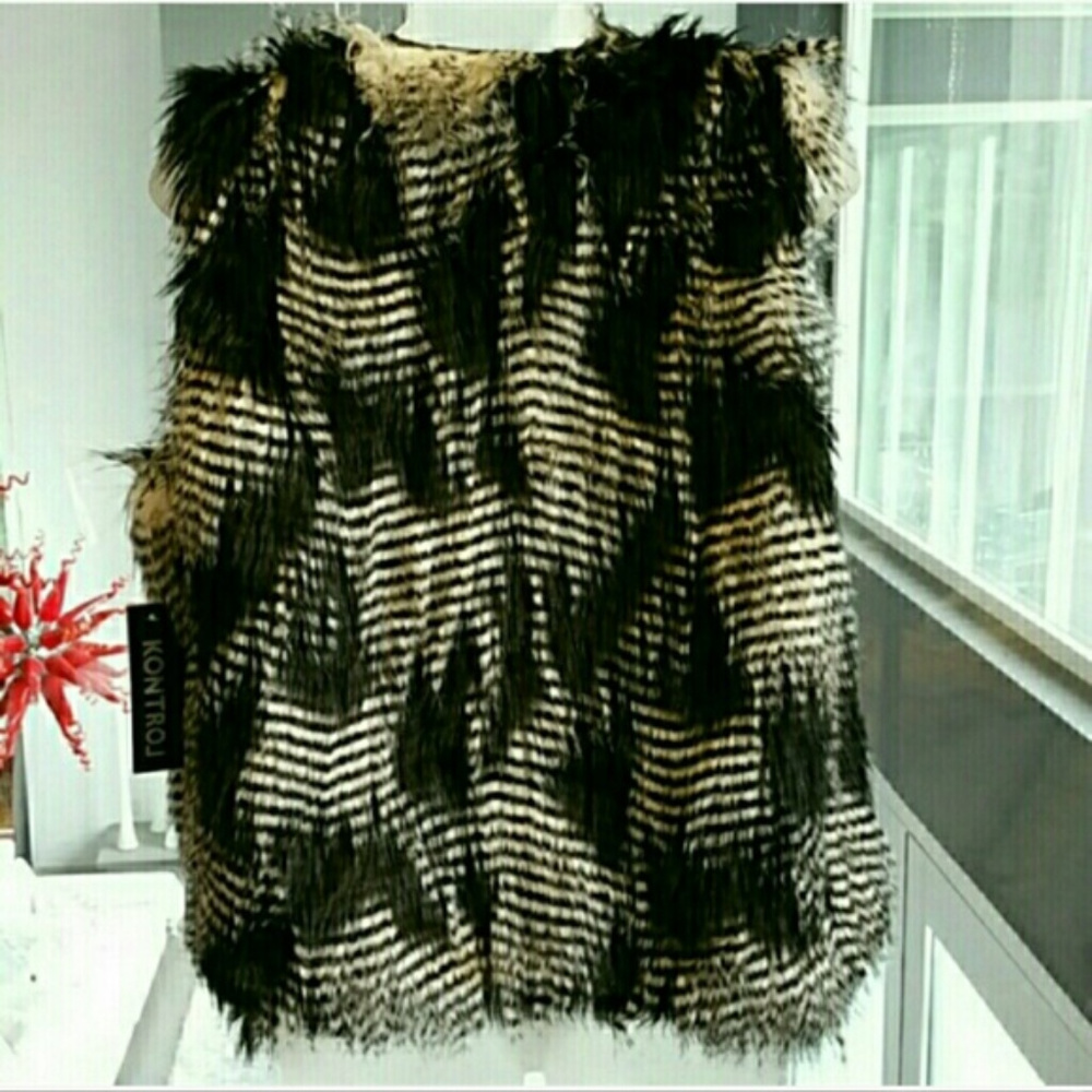 BLACK & WHITE FAUX FUR VEST Fall Trend Chic - Picture 3 of 3